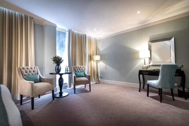 Deluxe Twin Room image 3