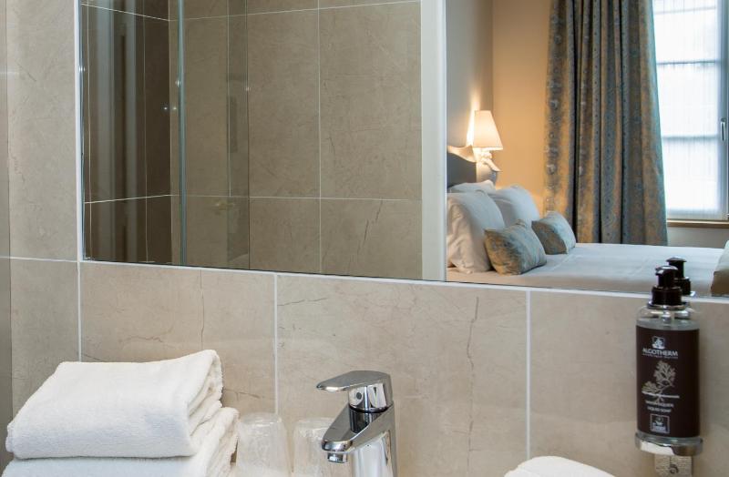 Standard Room image 3