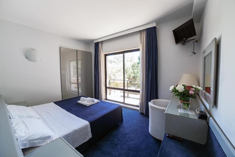 Club Hotel - image 14