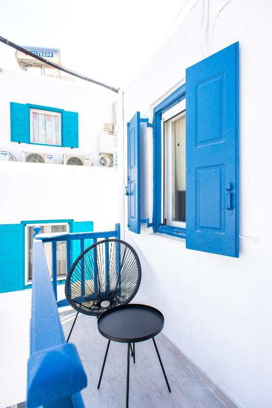 Deluxe Double Room with Balcony image 3