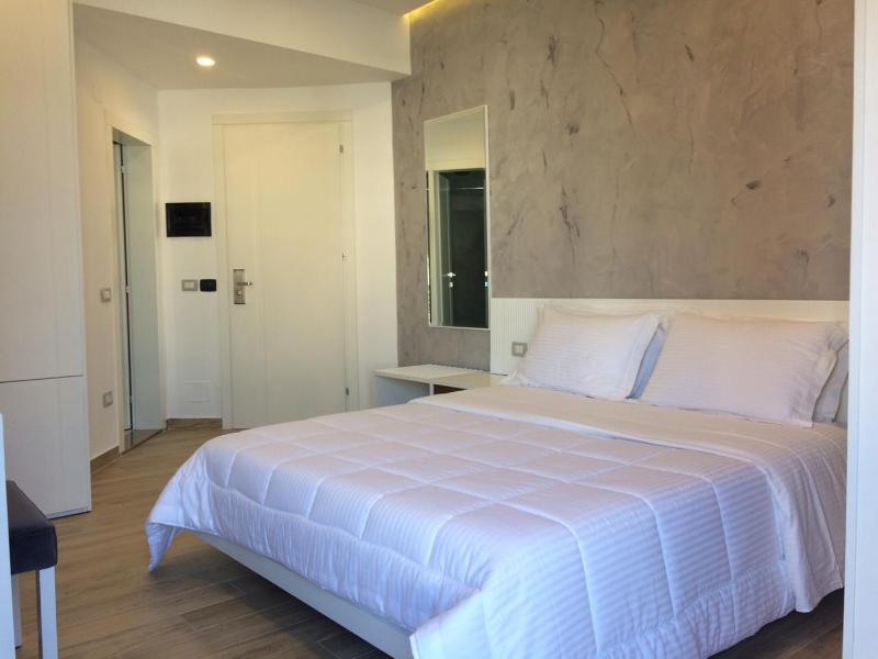 Double Room with Balcony image 3
