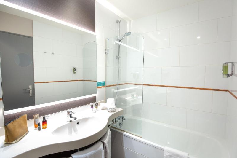 Classic Double Room image 2