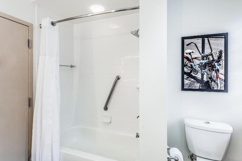Queen Suite image 2