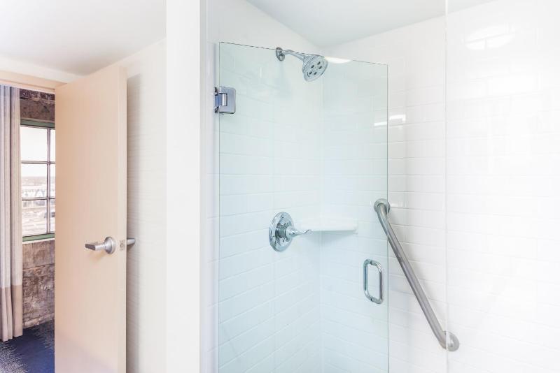 Deluxe Suite image 2