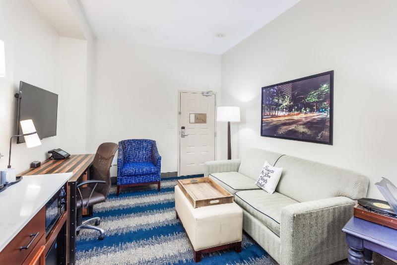 Queen Suite image 3
