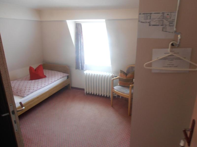 Standard Single Room image 4