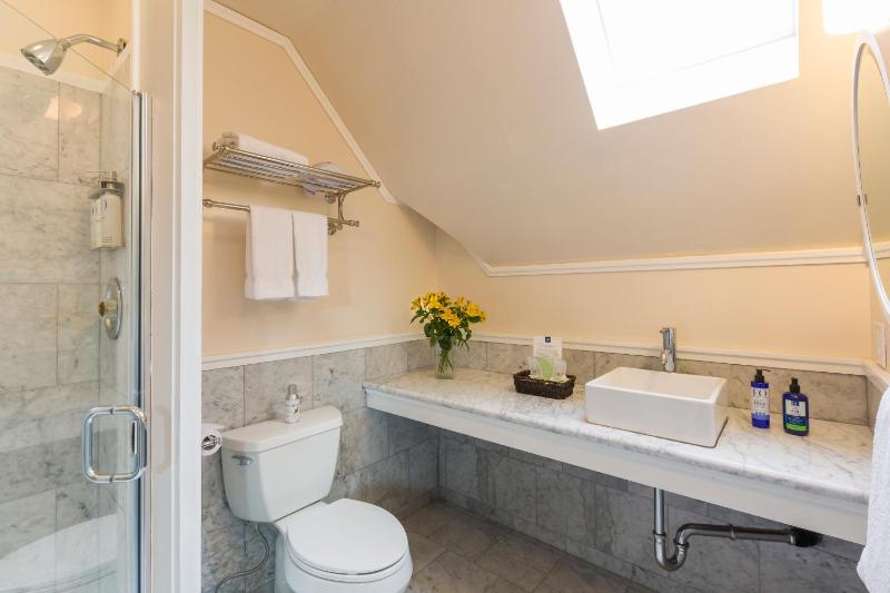 Queen Room with Sea View image 2