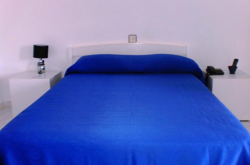 Single Room image 4