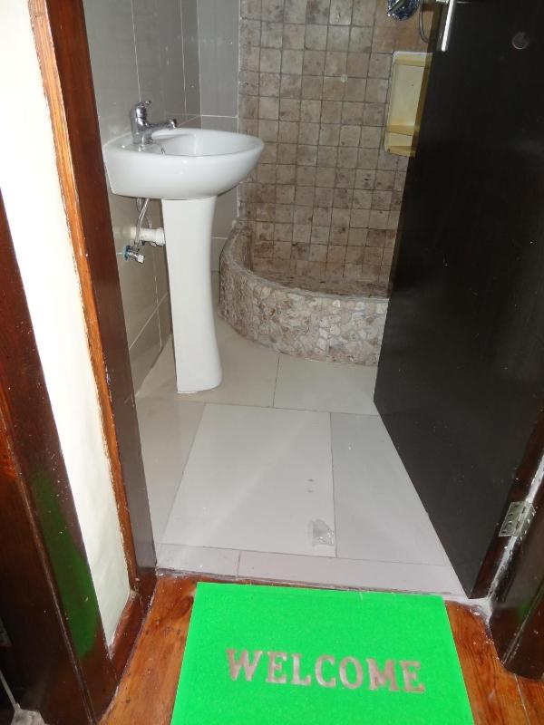 Queen Room with Shared Bathroom image 1