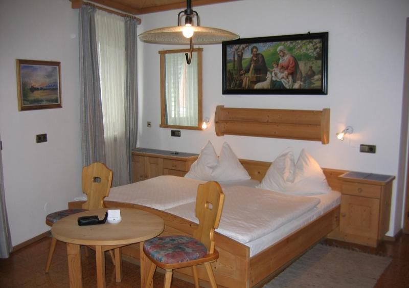 Double or Twin Room image 2