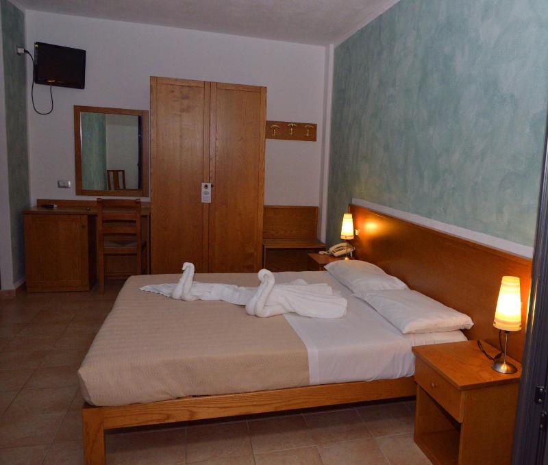 Double Room with Balcony image 3