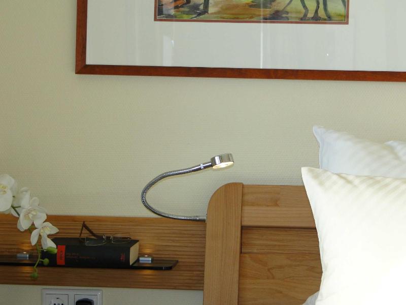 One-Bedroom Apartment with Shower image 3
