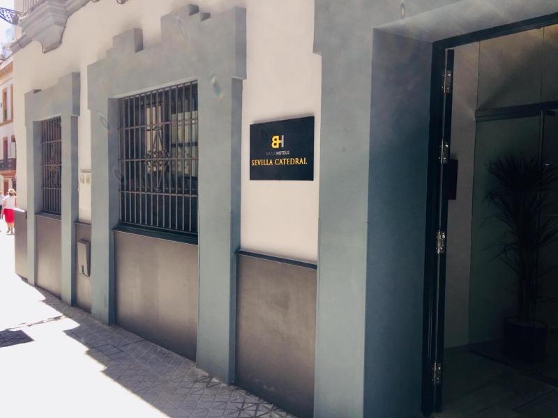 Basic Hotel Sevilla Catedral - image 13