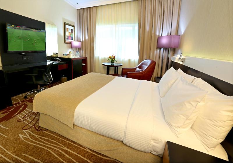 Executive Queen Room image 3