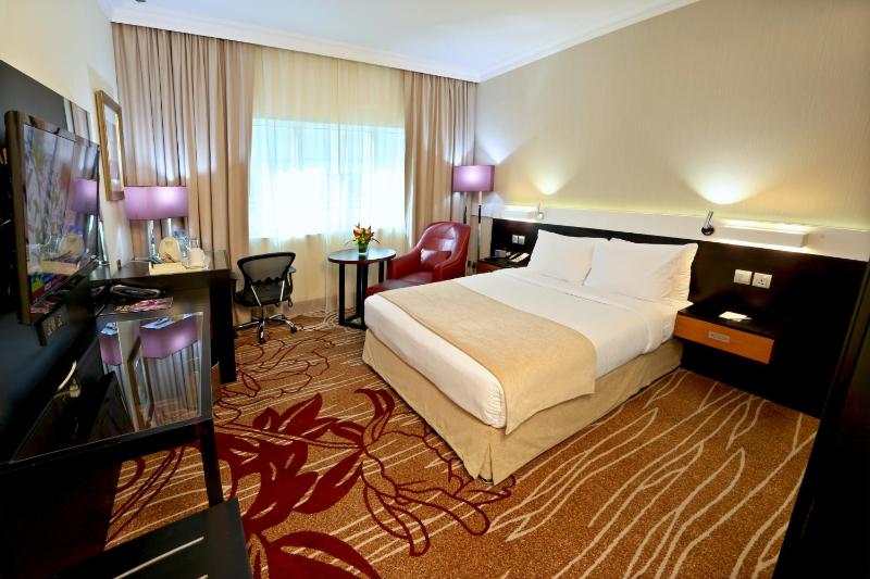 Executive Queen Room image 1