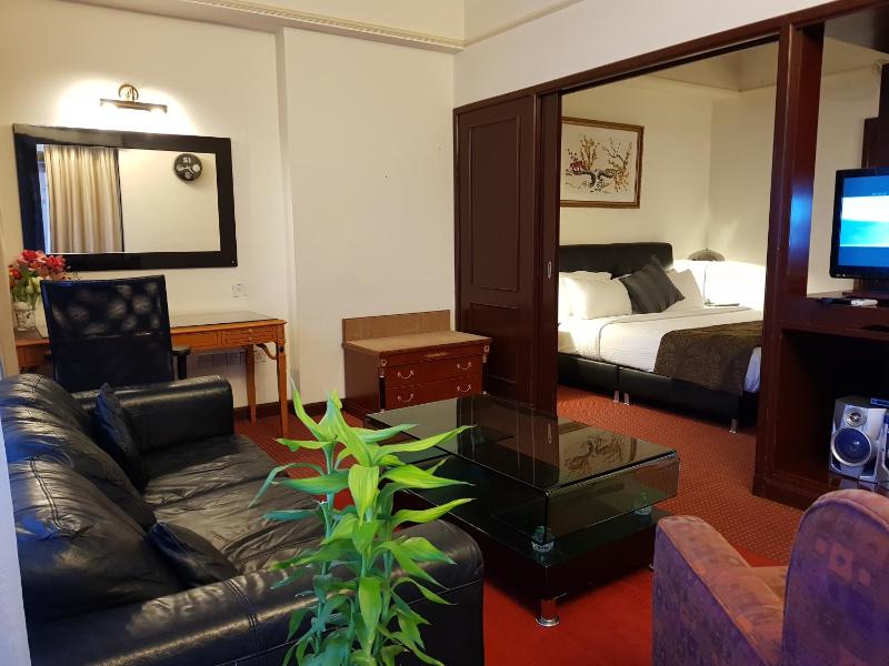 Deluxe Double or Twin Room image 2