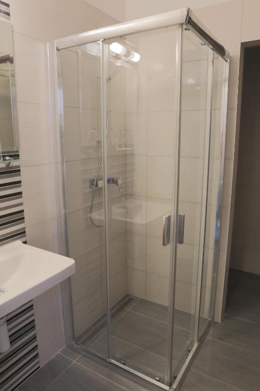 Single Room image 3