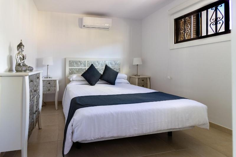 One-Bedroom Penthouse Apartment Plus image 2