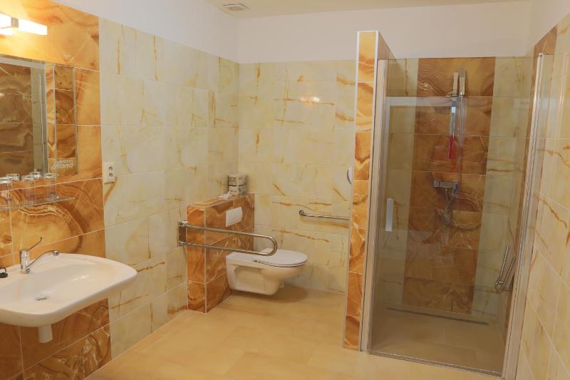 Quadruple Room - Disability Access image 4