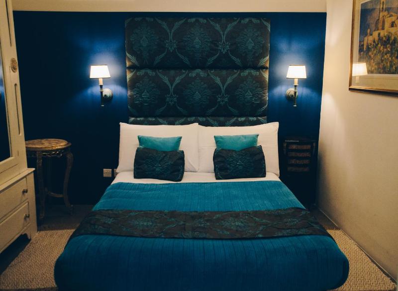 Superior One-Bedroom Apartment image 4