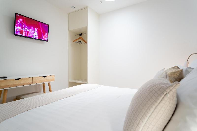 Economy Double Room image 3