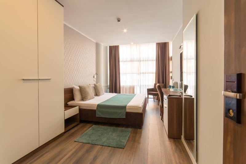 Standard Double Room image 4