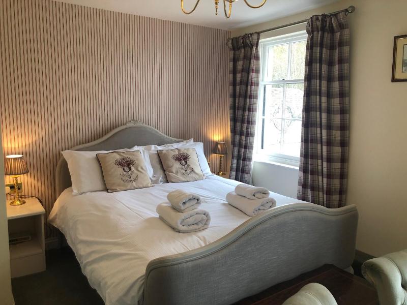 Deluxe Double Room with Bath image 2