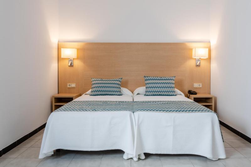 Double Room image 4
