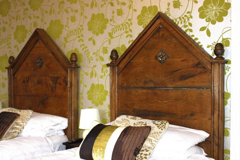 Twin Room image 2