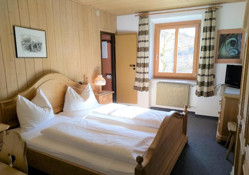 Double or Twin Room image 4