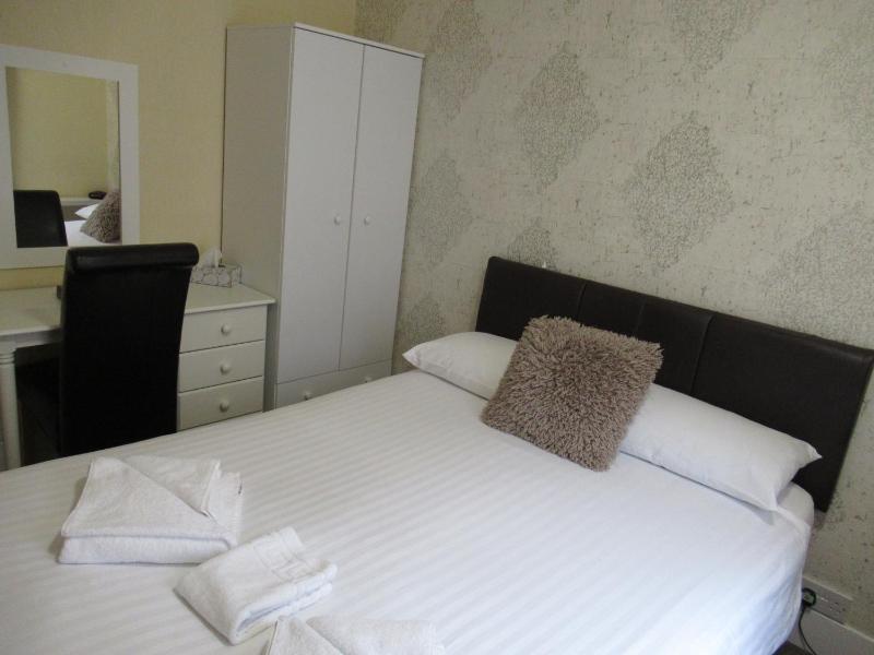 Double Room image 4