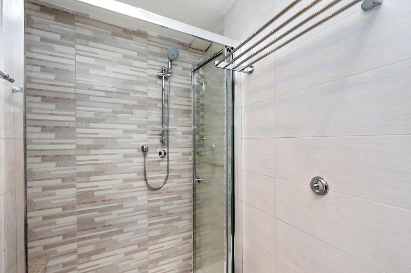 One-Bedroom Apartment image 4