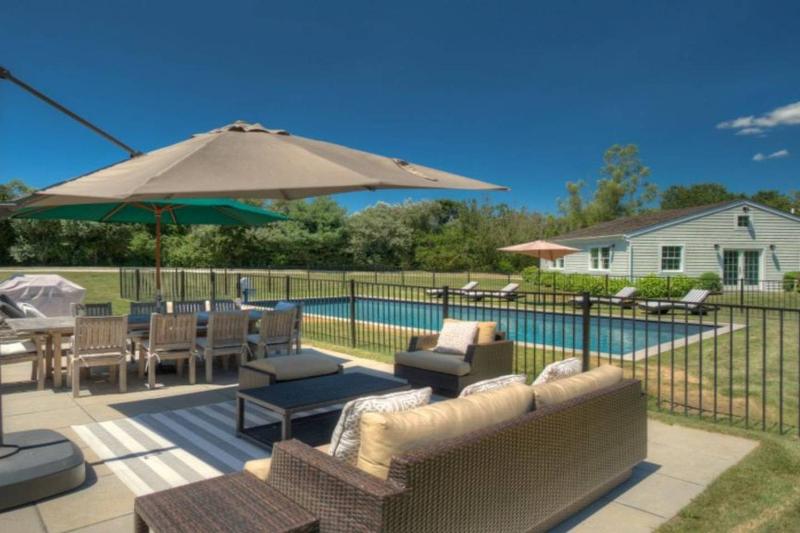 Five-Bedroom Villa image 1