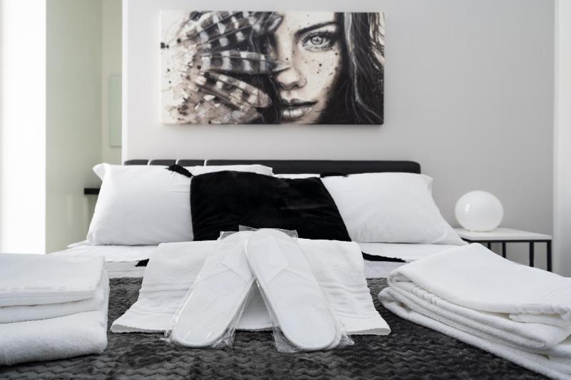 White Rooms - image 32