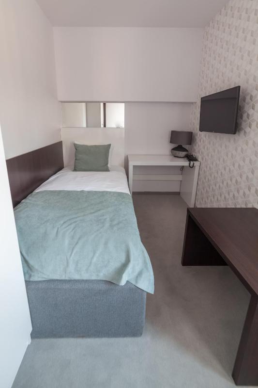 Single Room image 4