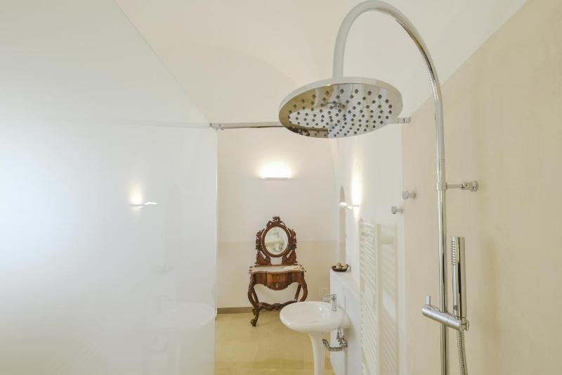 Suite with Sea View image 3