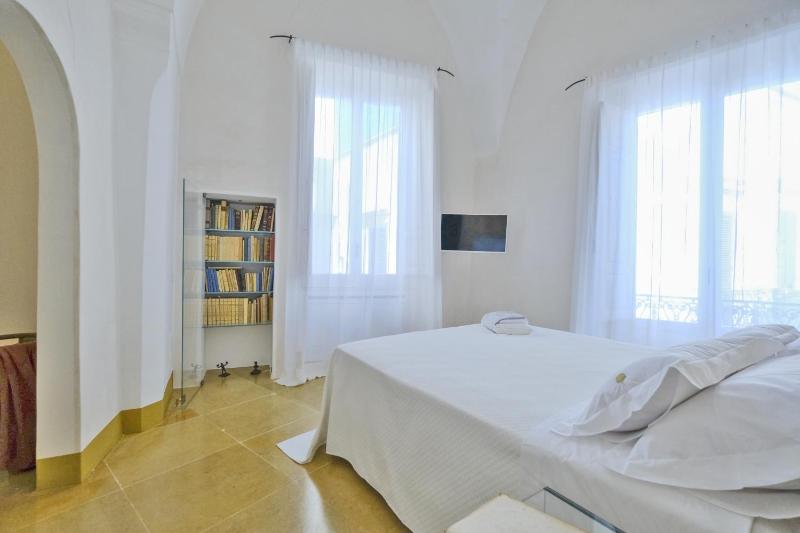 Deluxe Suite with Sea View image 4