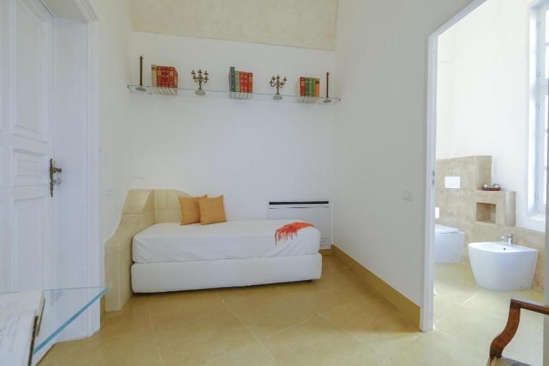 Deluxe Suite with Sea View image 3