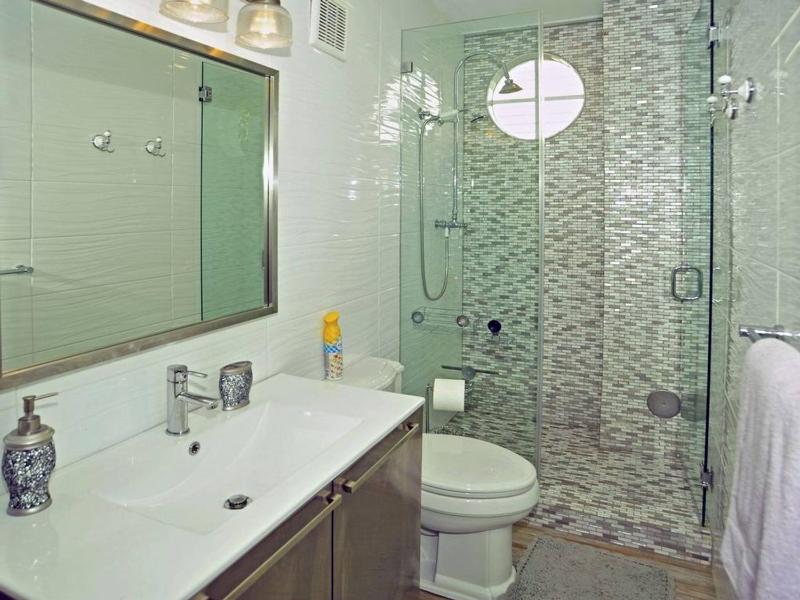 Six-Bedroom Villa  image 1