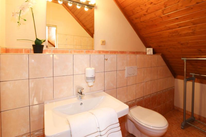 Deluxe Double Room with Extra Bed image 2