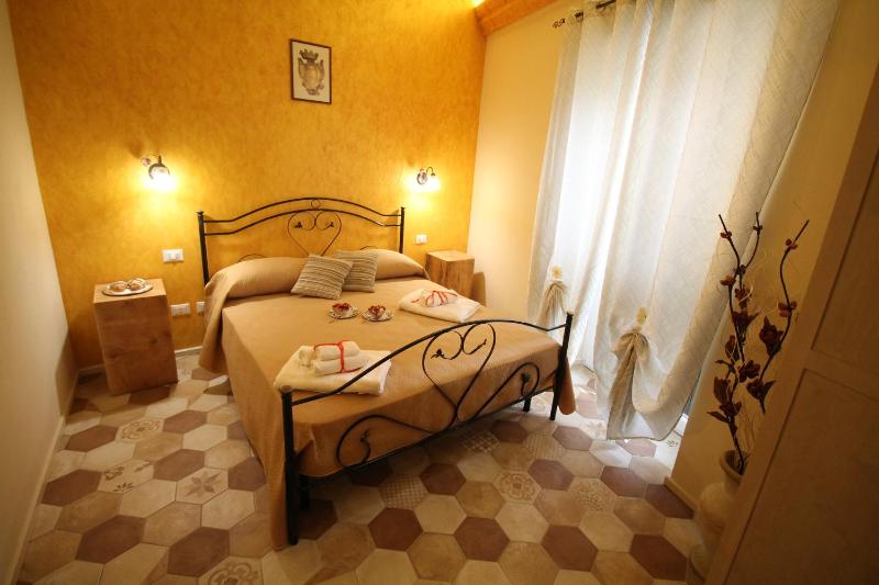 Palazzo Campisi rooms - image 12