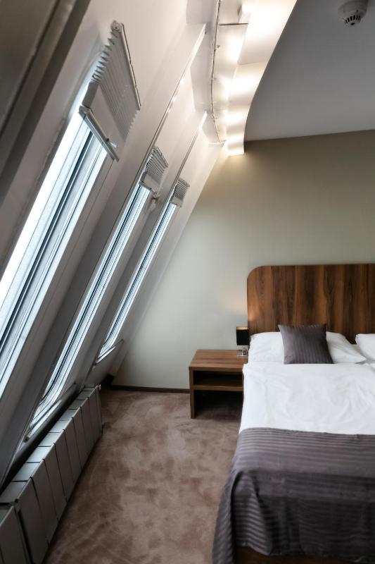 Economy Double Room with Shared Bathroom image 4