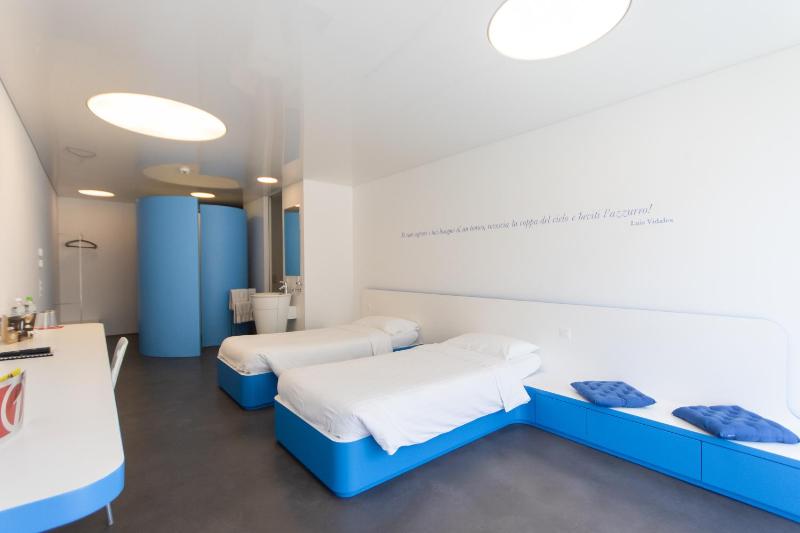 Standard Twin Room image 2