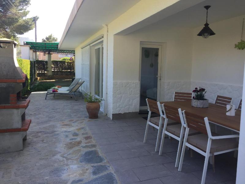 Four-Bedroom House with Terrace image 2