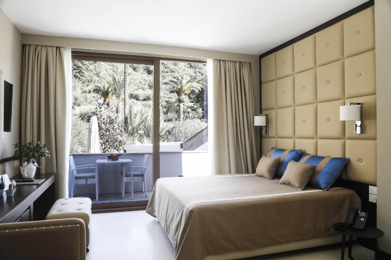 Junior Suite with Garden View image 2