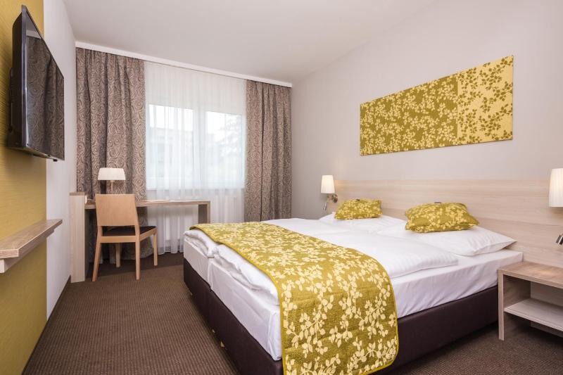 Standard Double Room image 4