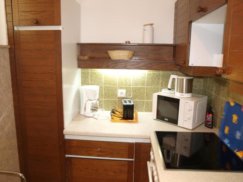 One-Bedroom Apartment with Balcony and Mountain View   image 2