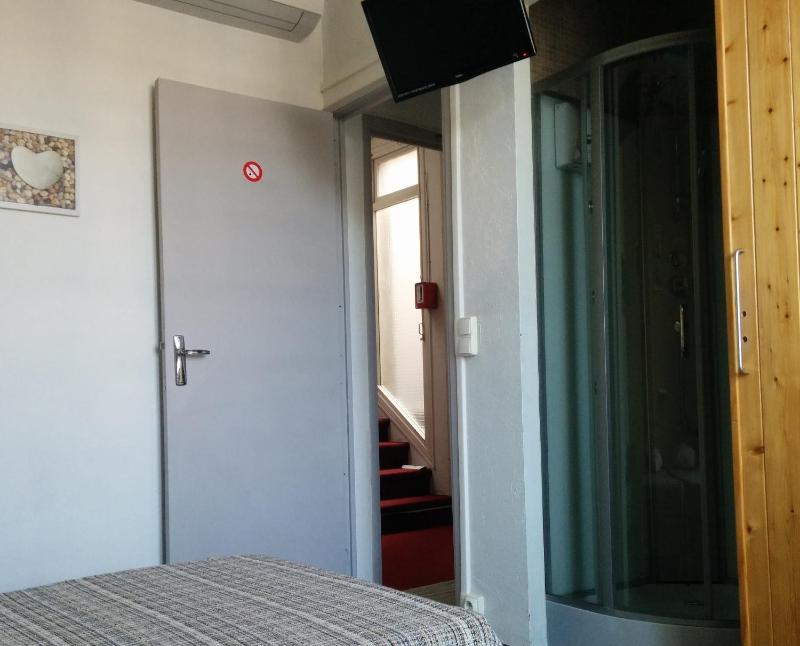 Single Room image 4