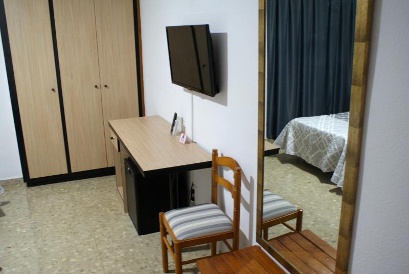 Double or Twin Room with Extra Bed image 4