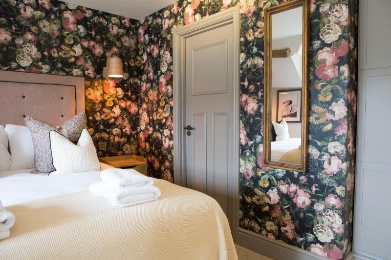 Deluxe Double Room image 4